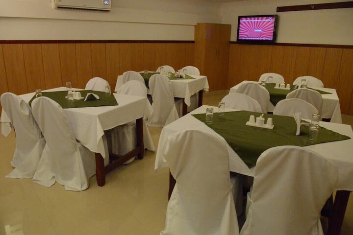 Ballroom/Hall 27 of 33