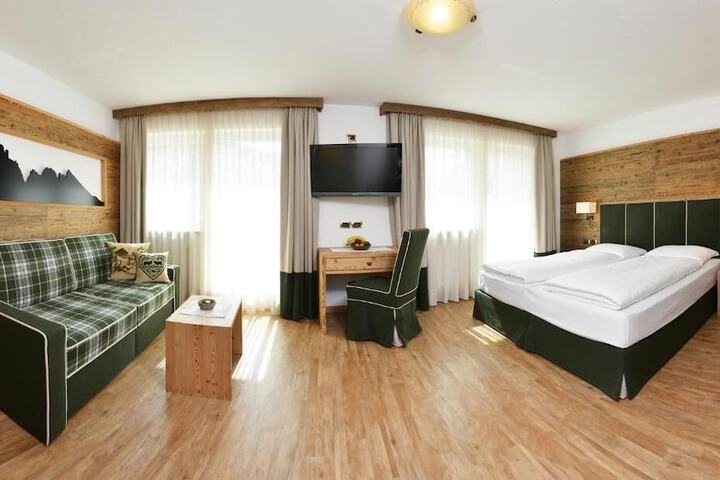 Room 5 of 33