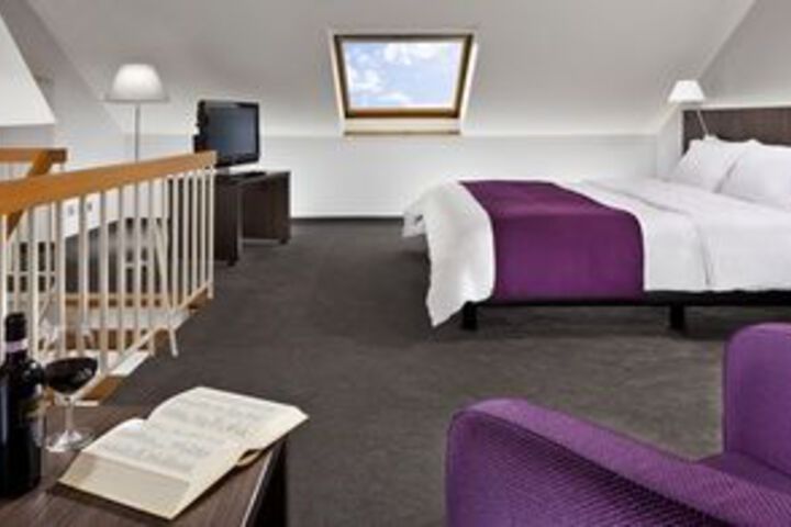 Room 42 of 120