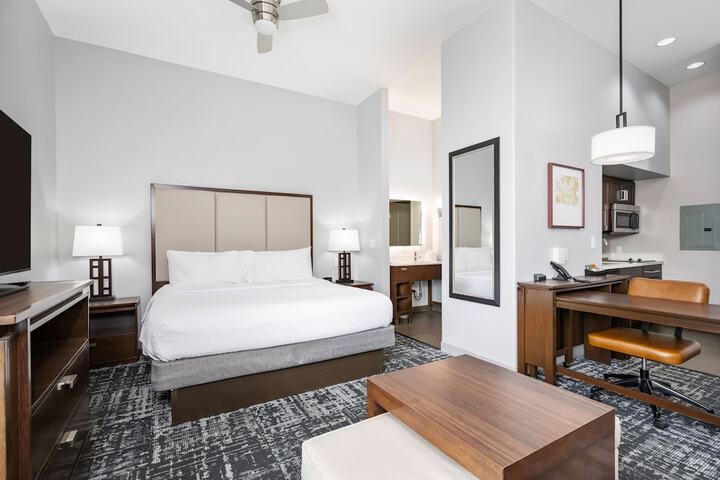 Room 4 of 84