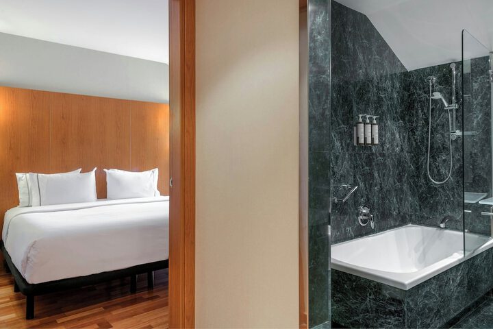 Room 11 of 39