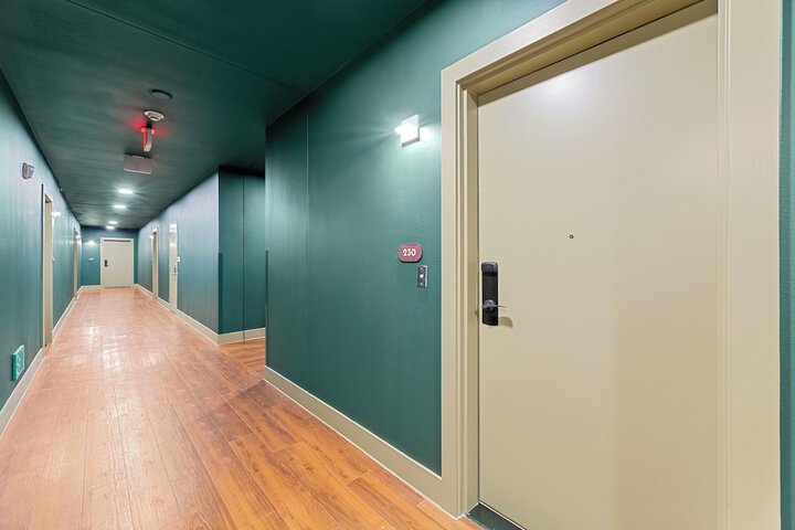 Room 25 of 184
