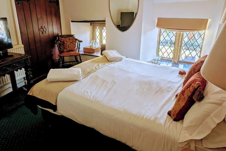 Room 10 of 32