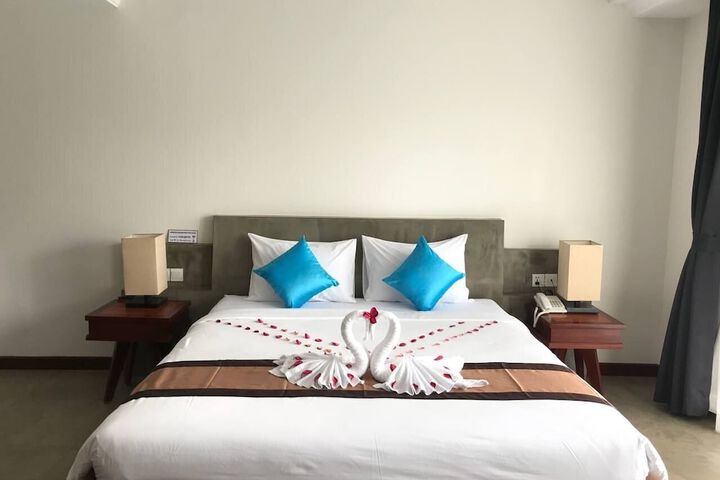 Room 6 of 32