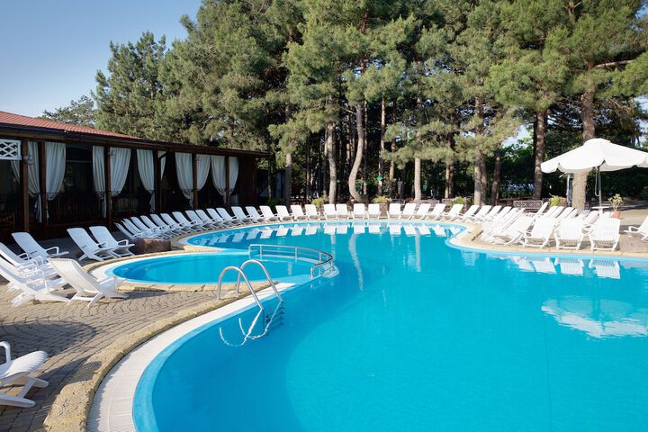 Pool 30 of 122