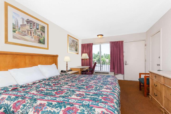 1 King Bed (3 of 10)