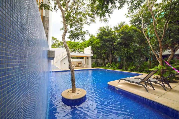 Pool 19 of 21