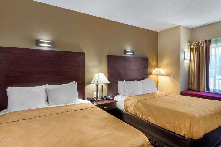 1 Queen Bed (1 of 22)