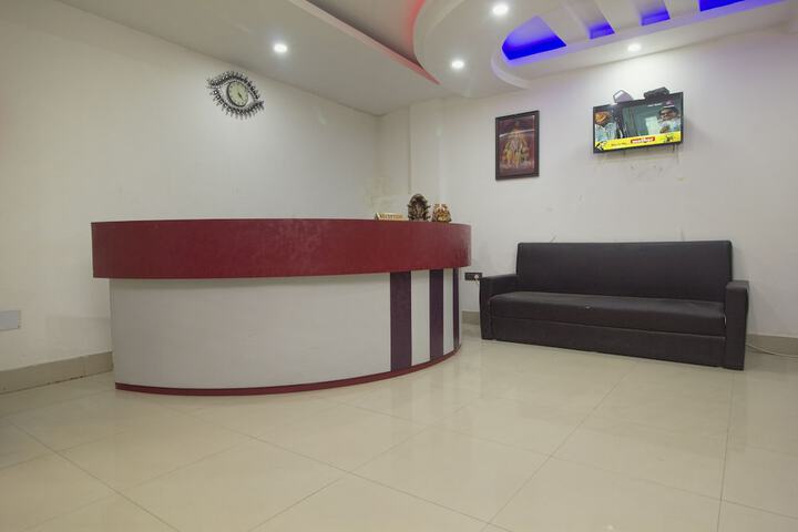 OYO 28105 HOTEL BLUE SAPPHIRE