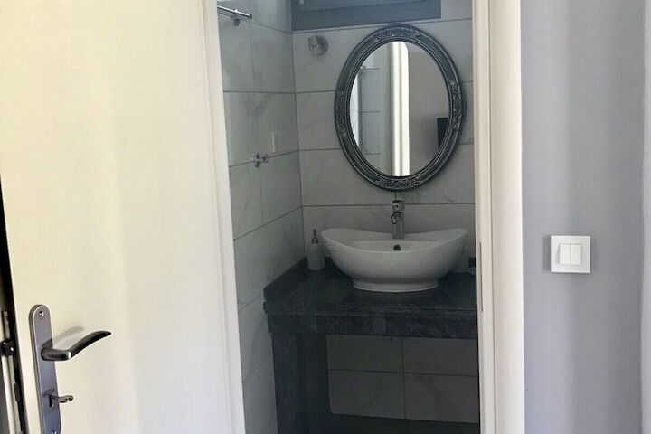 Room 83 of 104