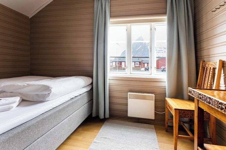 Room 55 of 204