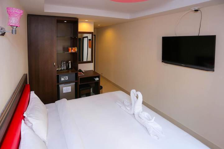 Room 12 of 25