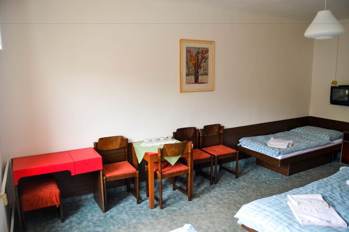 Room 27 of 77
