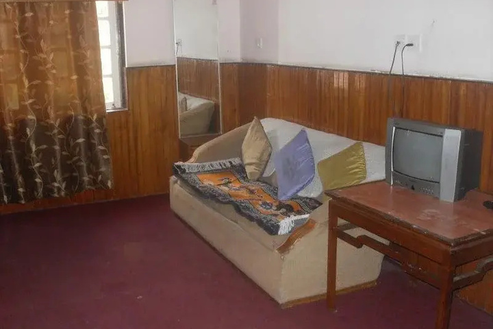 Room 6 of 8