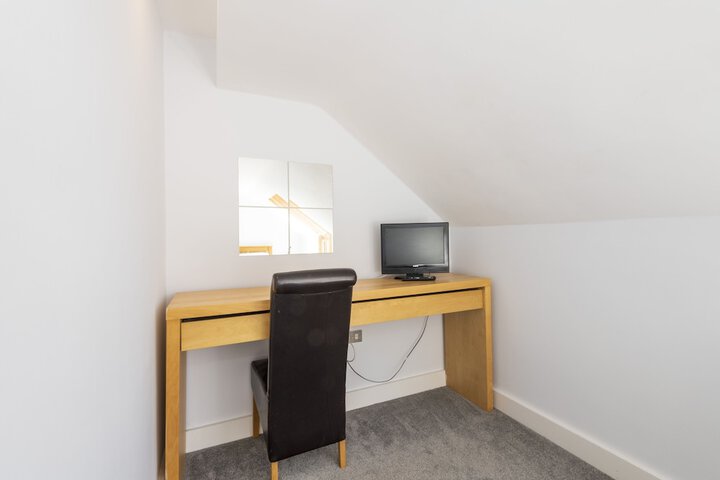Room 6 of 68