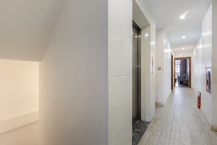 Entrance & Lobby
