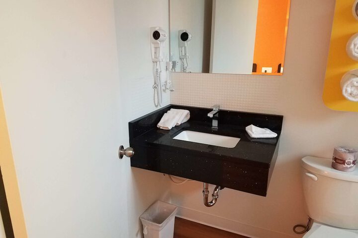 Room 40 of 46