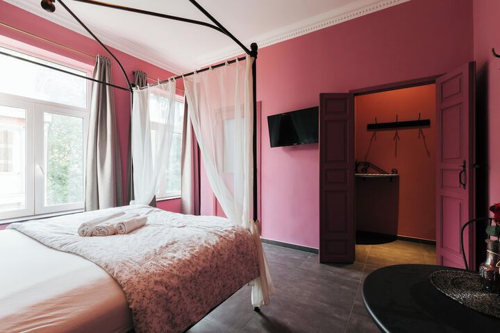 Room 6 of 69