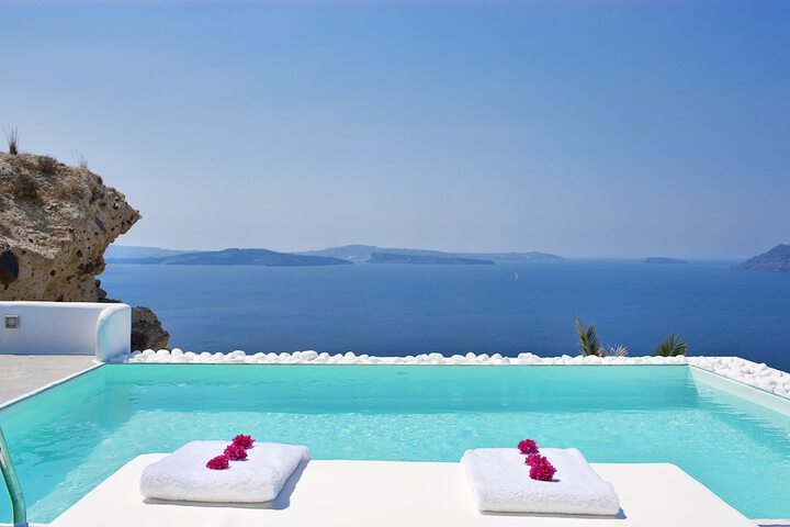 Hotel with Pool
