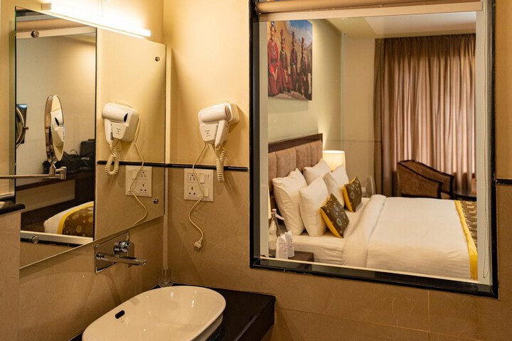 Room 5 of 19