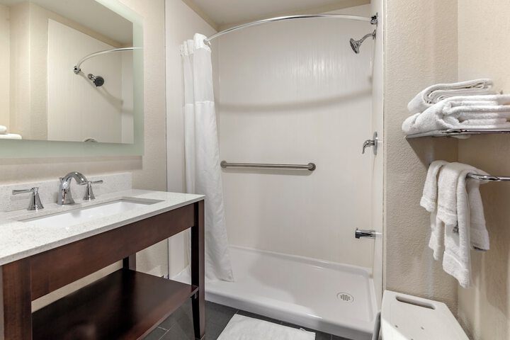 1 Queen Bed Accessible (1 of 19)
