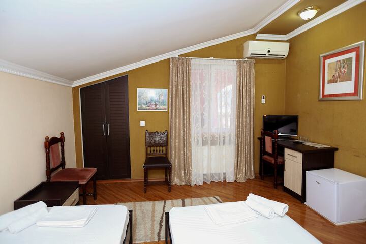Room 53 of 107