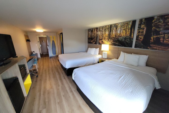 2 Queen Beds (5 of 14)