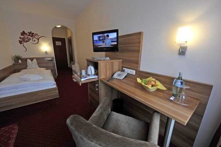 Room 4 of 23