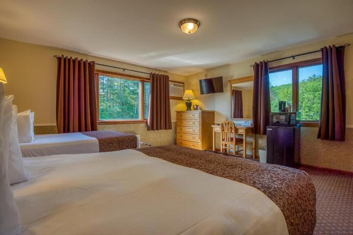 Slope Queen Bed with View (14 of 100)