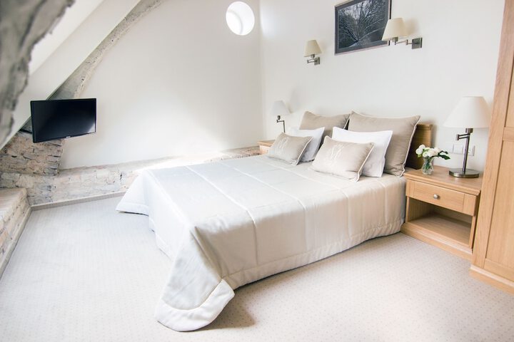 Room 4 of 74
