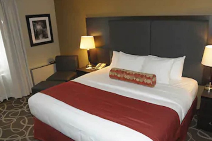 1 Queen Bed (19 of 19)