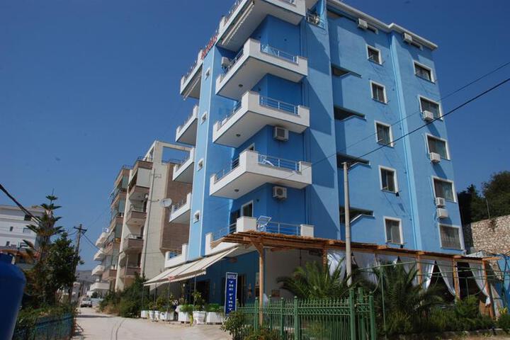 HOTEL THE FIRST
