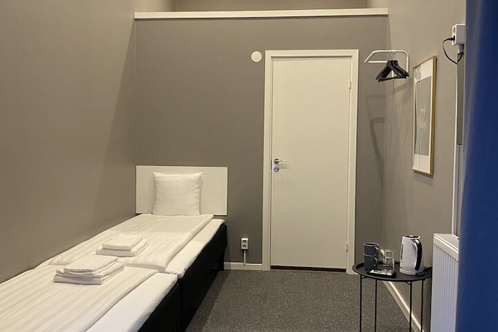 Room 52 of 149