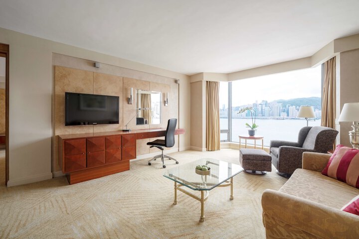 Room 15 of 103