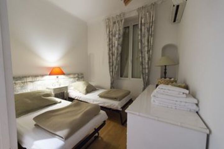 Room 9 of 24