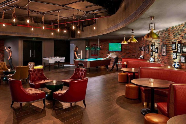 Lounge 102 of 131