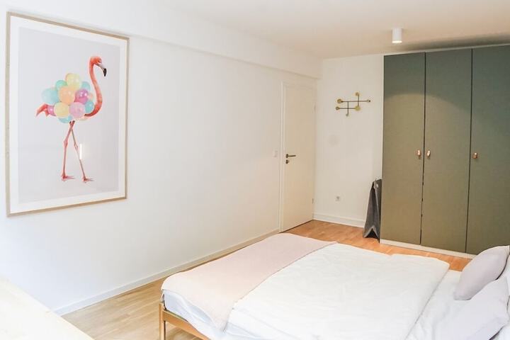 Room 10 of 33