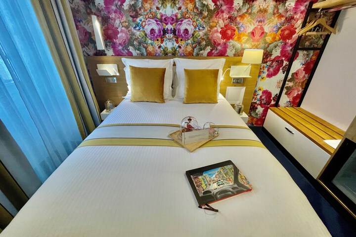Room 17 of 39