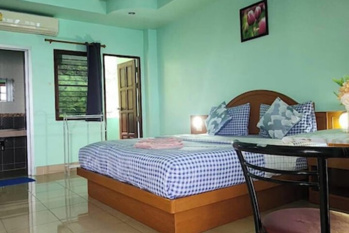 Room 30 of 77