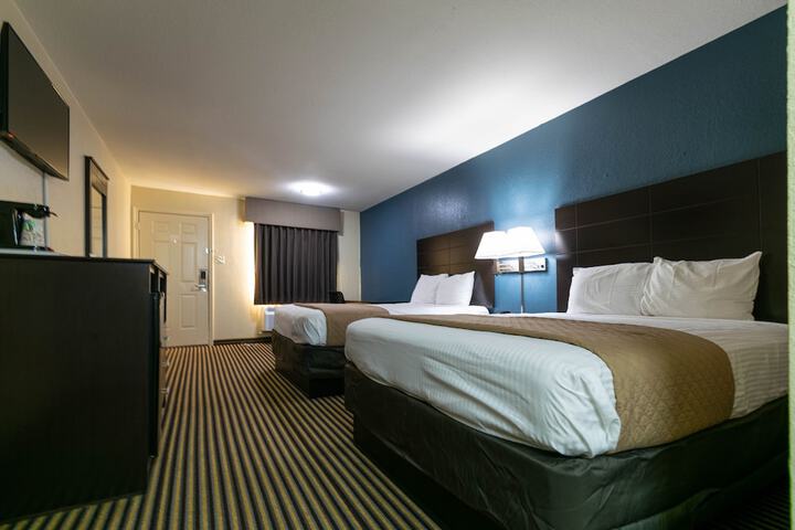 2 Queen Beds (5 of 9)