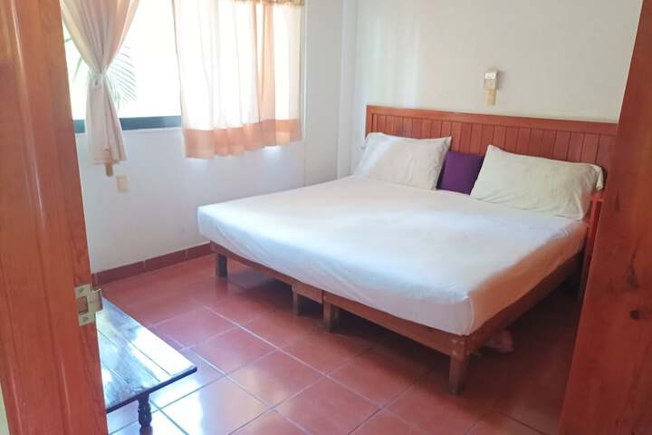 Room 9 of 42