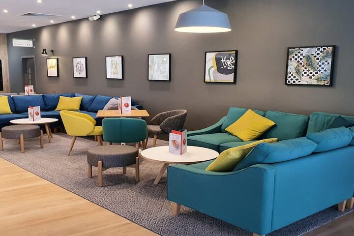 Lounge 56 of 79