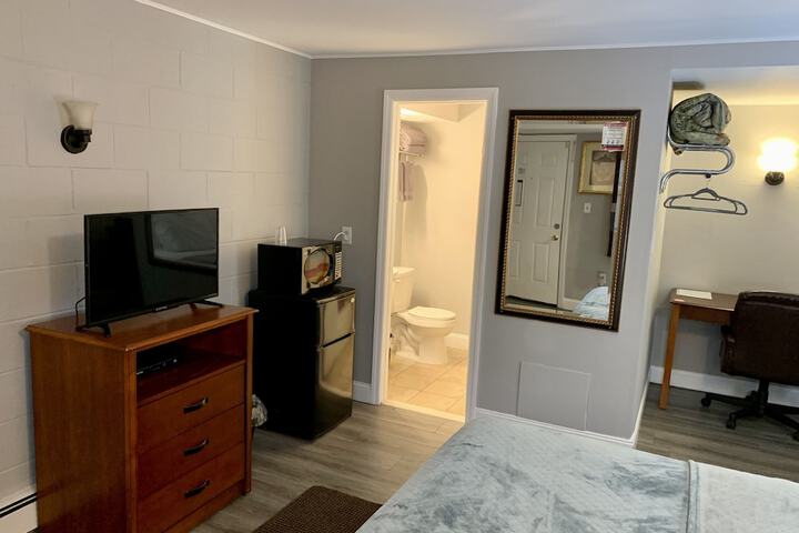 1 Queen Bed (14 of 20)