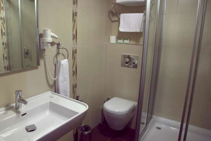 Room 17 of 35