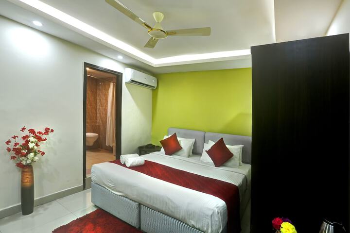 Room 13 of 33