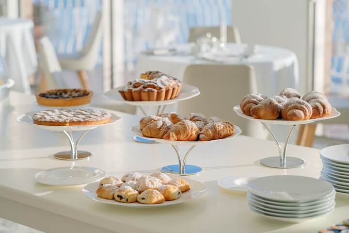 Breakfast/Coffee Service 136 of 167