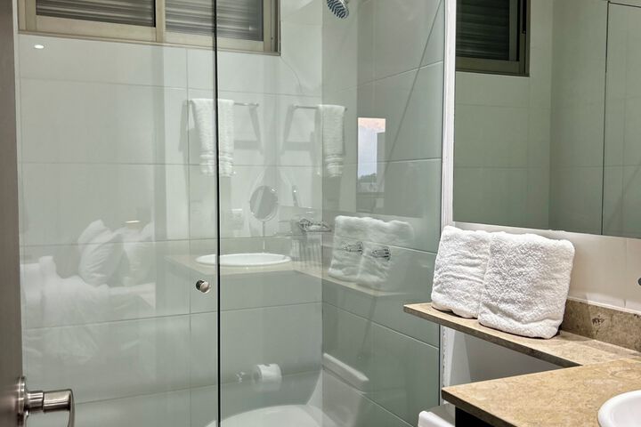 Room 12 of 38