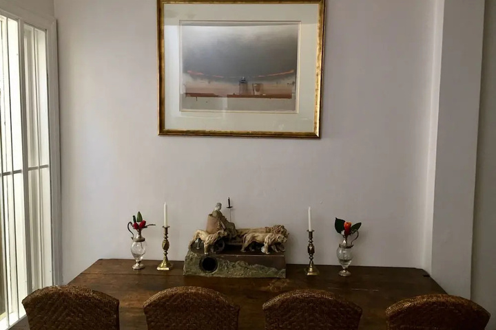 Room 6 of 11
