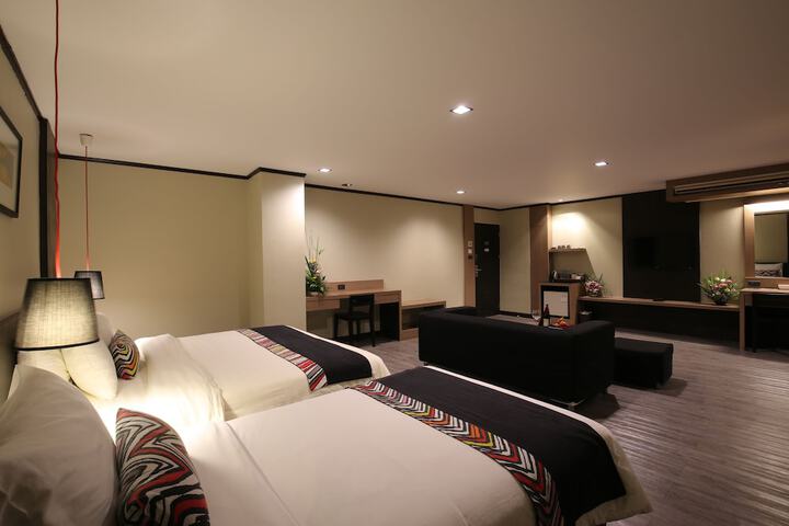 Room 15 of 153