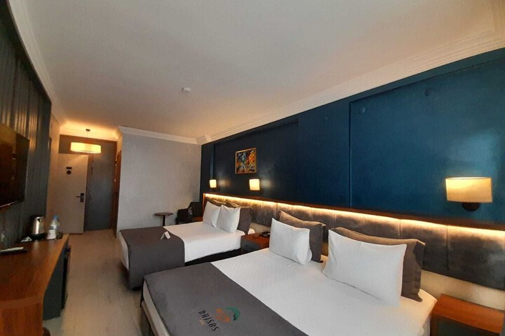 Room 32 of 51